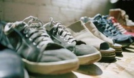 爆料卖鞋大叔视频播放大全