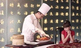 爆料年轻人求佛视频播放,年轻人求佛视频走红网络，信仰的力量引发热议
