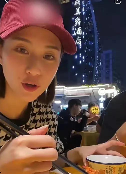 娱乐吃瓜爆料都是真的吗,吃瓜爆料，真相与谣言的交织